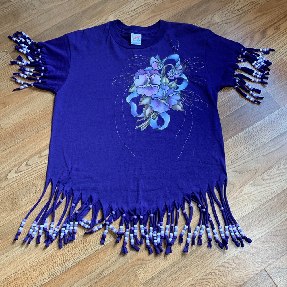 Vintage Jerzeess dark violet short sleeve floral print/beaded tee-shirt. Size M.